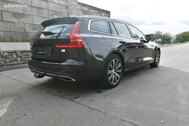 Volvo V60 2021 photo 2
