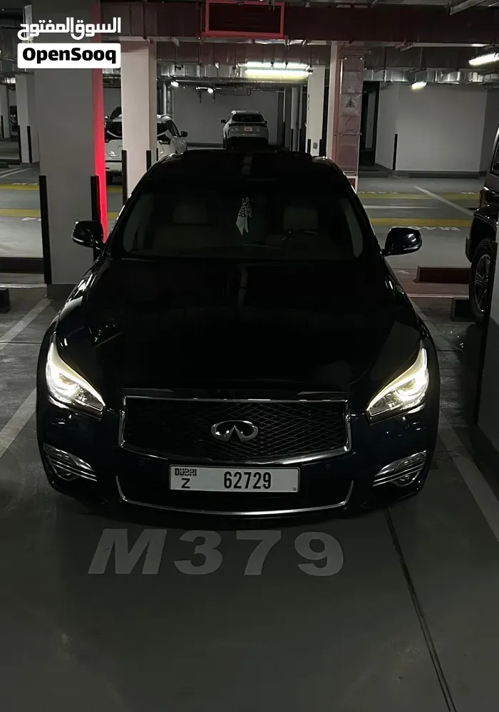 Infiniti Q70
