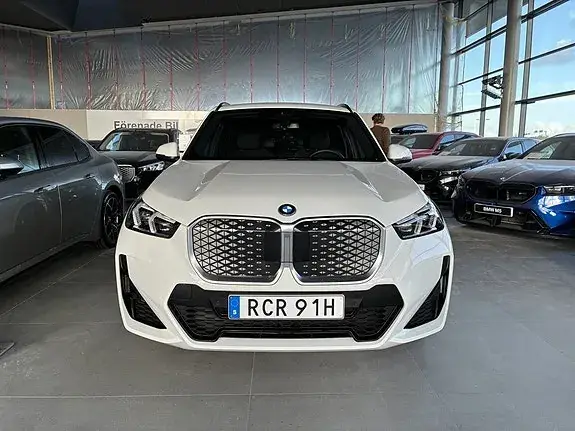 BMW Ix1 2026 photo 2