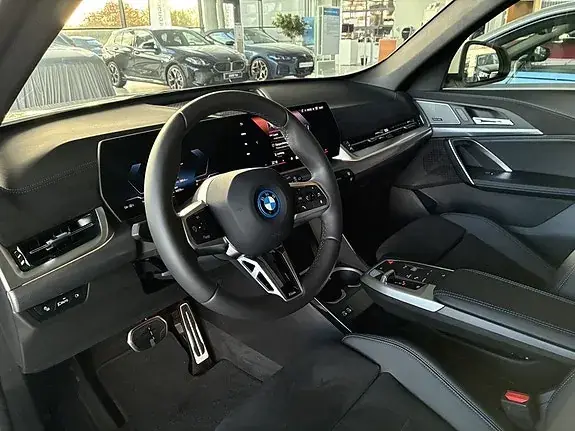 BMW Ix1 2026 photo 4