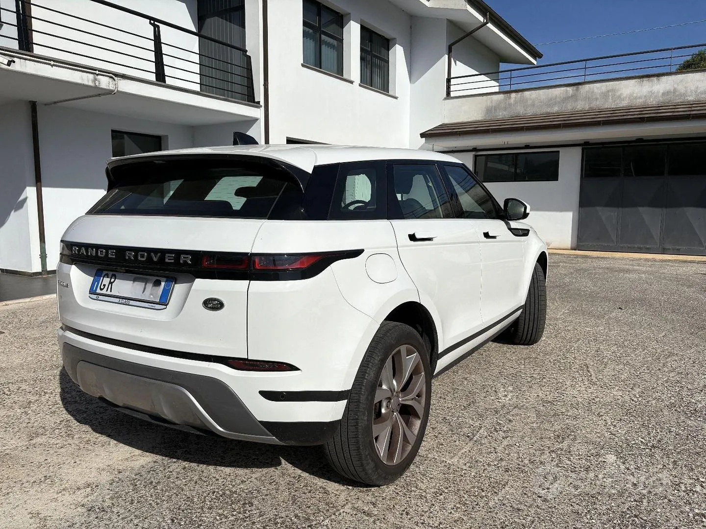Land Rover Range Rover Evoque 2023 photo 2