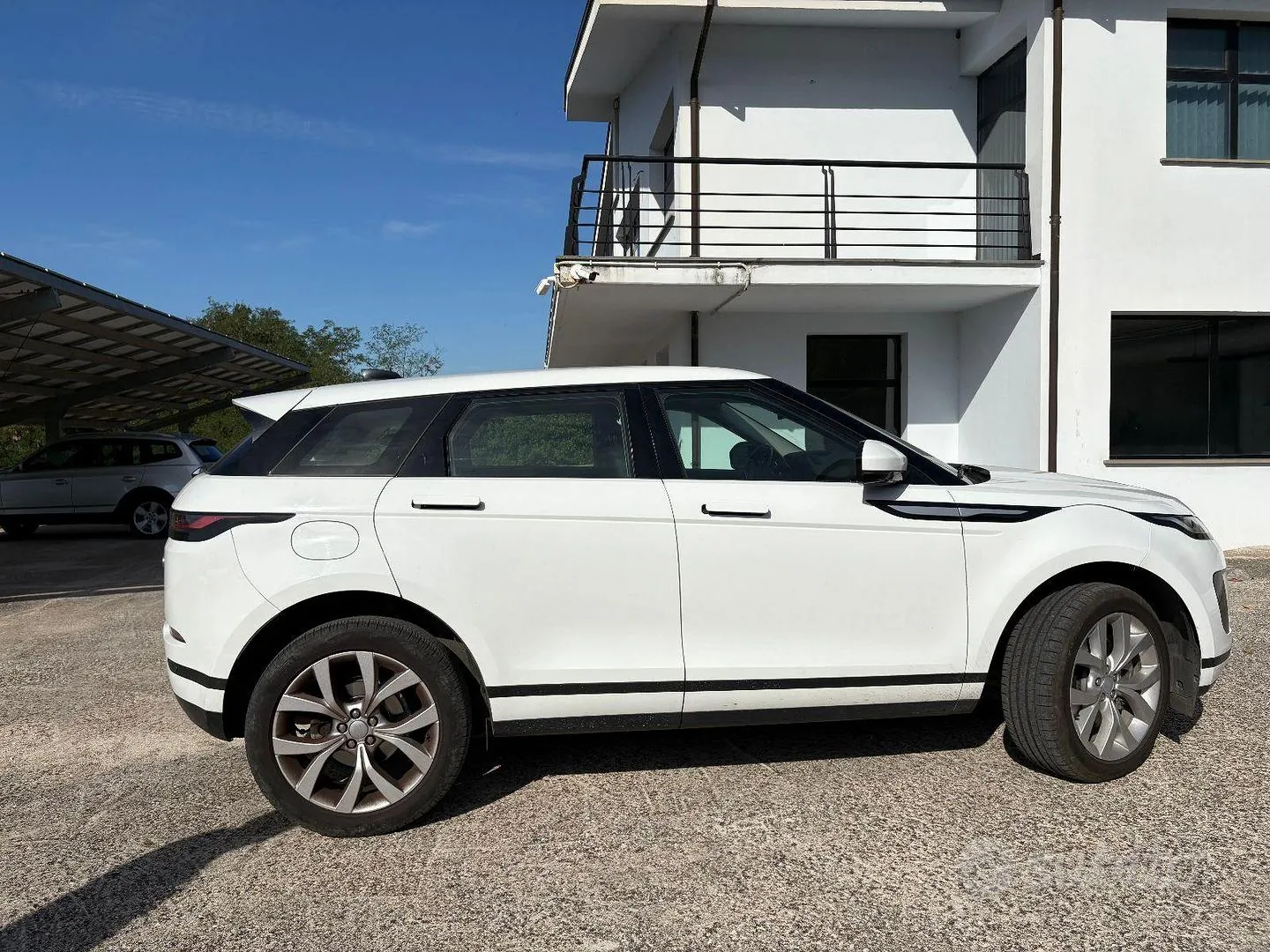 Land Rover Range Rover Evoque 2023 photo 3