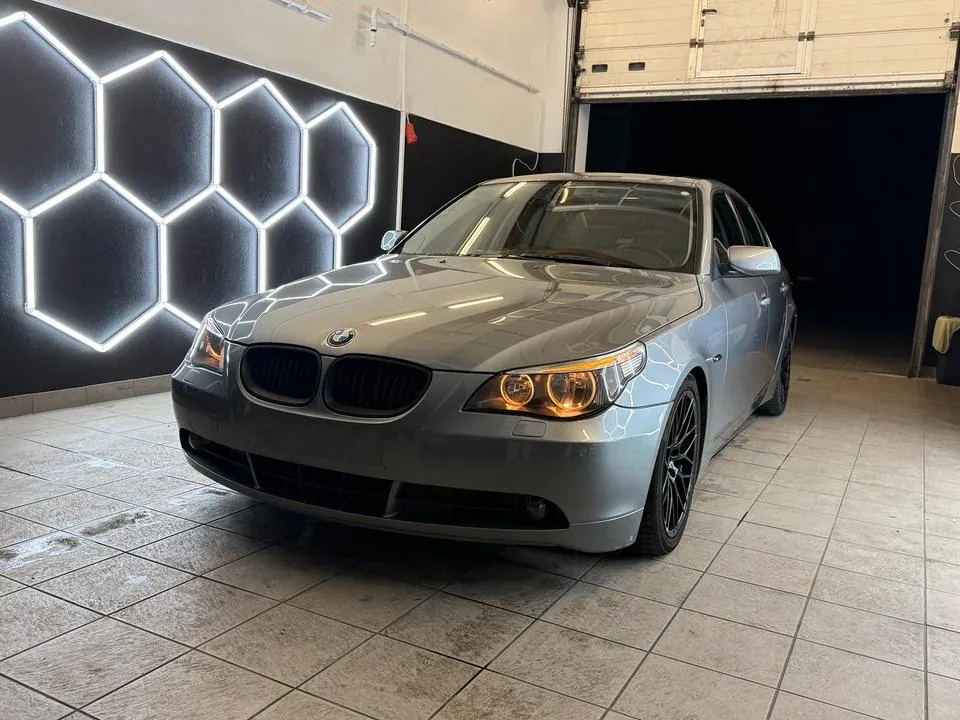 BMW 525I