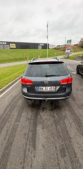 Volkswagen Passat 2011 photo 2