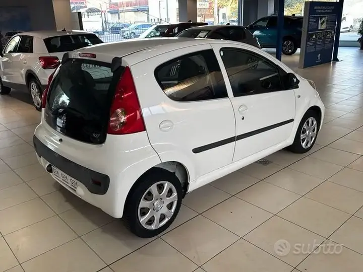 Peugeot 107 2010 photo 5