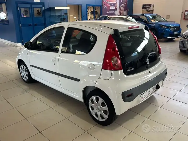 Peugeot 107 2010 photo 3