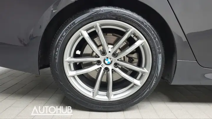 BMW 5 Series 2019 photo 5