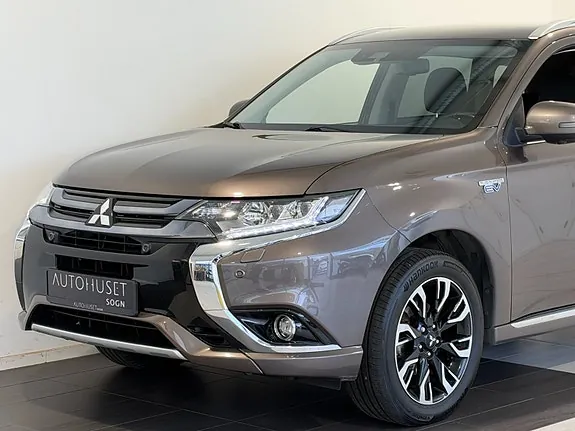 Mitsubishi Outlander 2017 photo 2