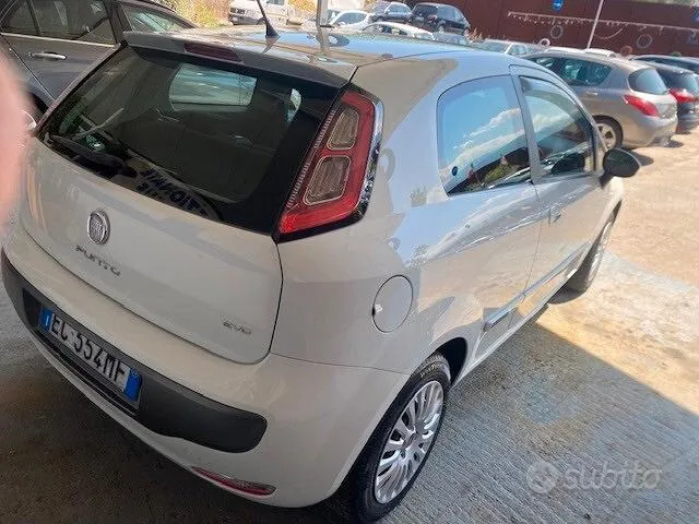 Fiat Grande Punto 2010 photo 4