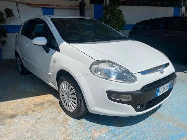 Fiat Grande Punto 2010 photo 3