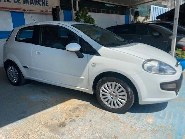 Fiat Grande Punto 2010 photo 5