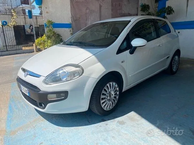 Fiat Grande Punto 2010 photo 2