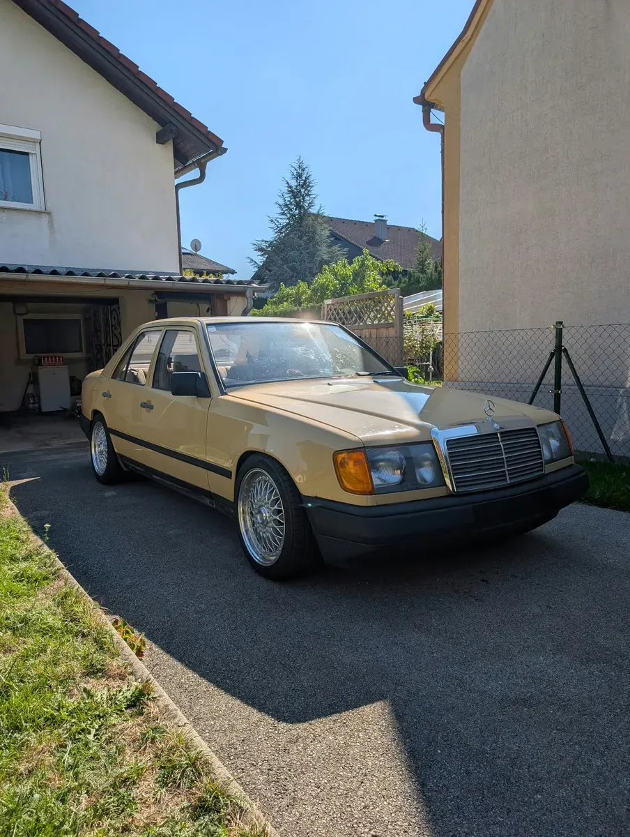 Mercedes-Benz C-Class 1984 photo 3