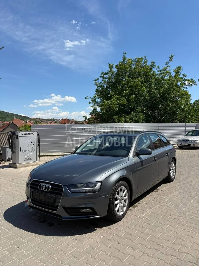 Audi A4 2012 photo 3