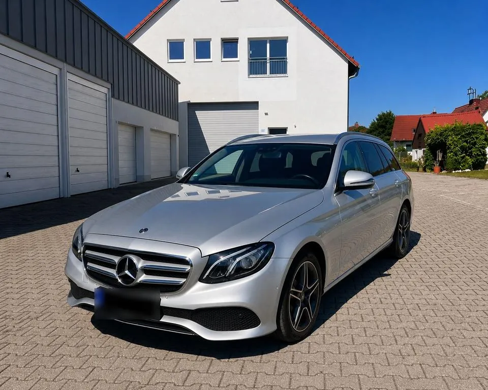 Mercedes-Benz E 220 D