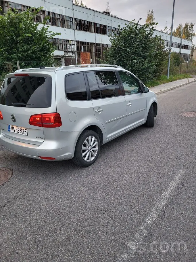 Volkswagen Touran 2011 photo 3