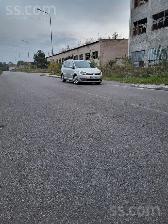 Volkswagen Touran 2011 photo 5