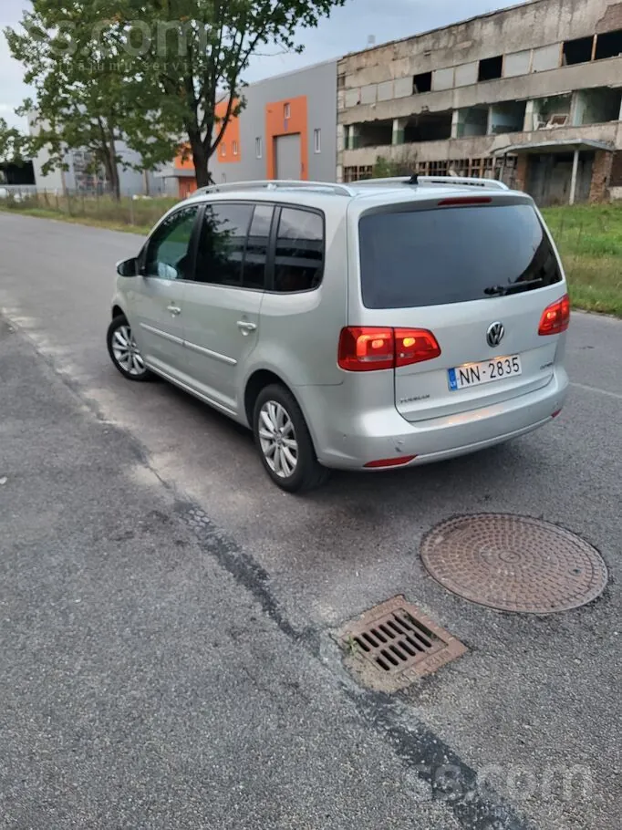 Volkswagen Touran 2011 photo 4