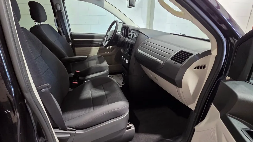 Dodge Grand Caravan 2010 photo 4