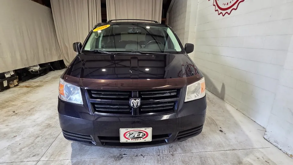 Dodge Grand Caravan 2010 photo 2