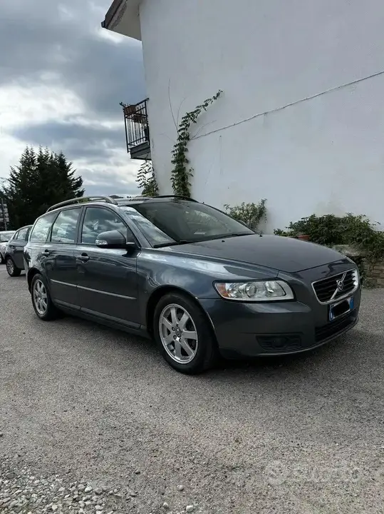 Volvo V50 2010 photo 3