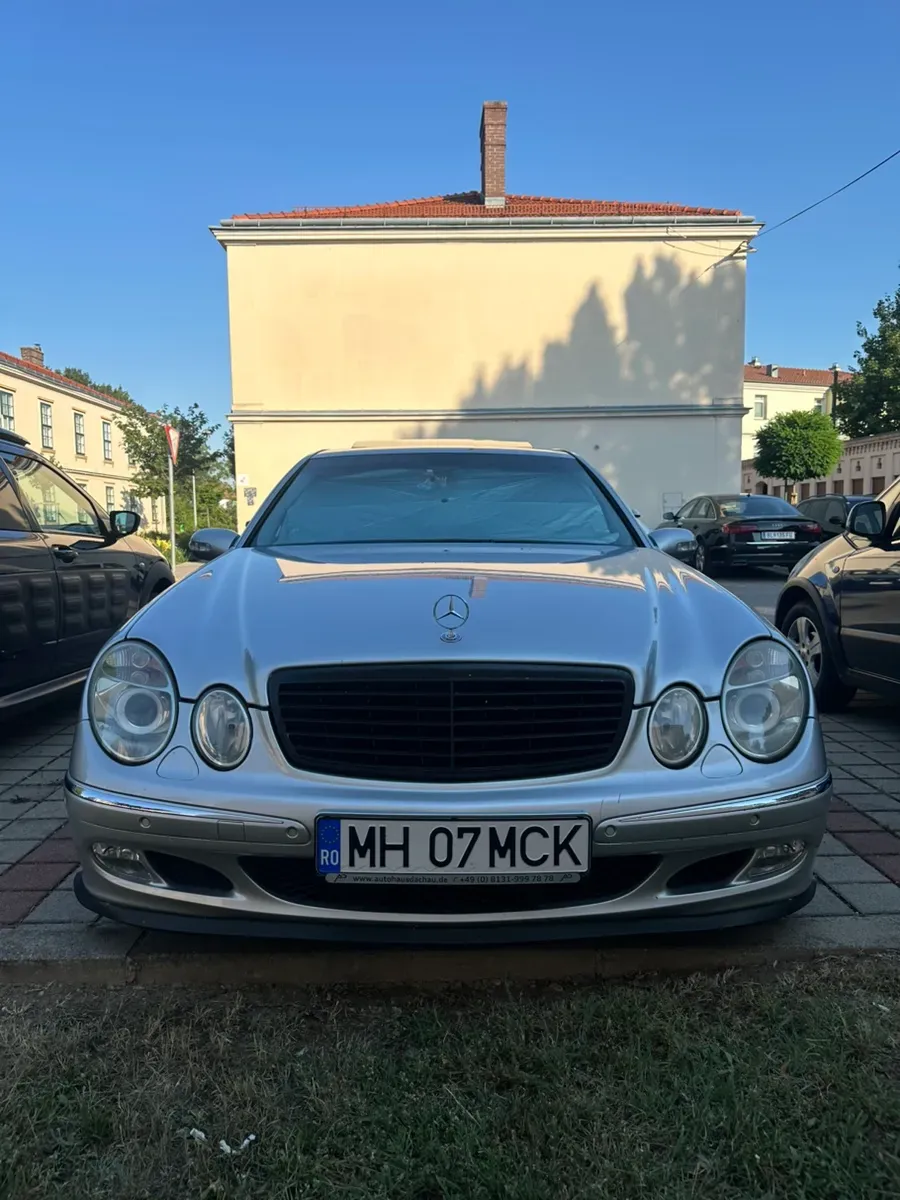 Mercedes-Benz Eklasse 2002 photo 2