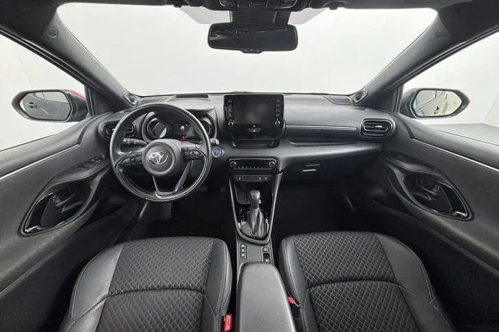 Toyota Yaris 2021 photo 2