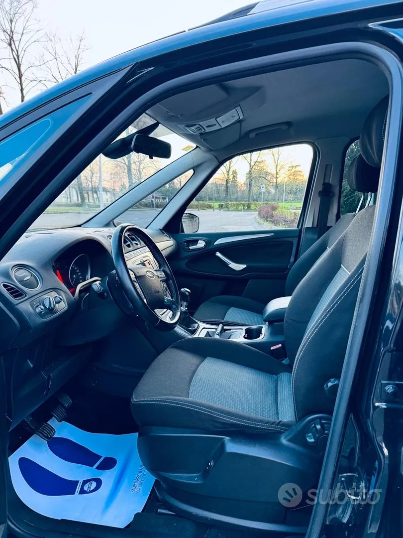 Ford Galaxy 2011 photo 5