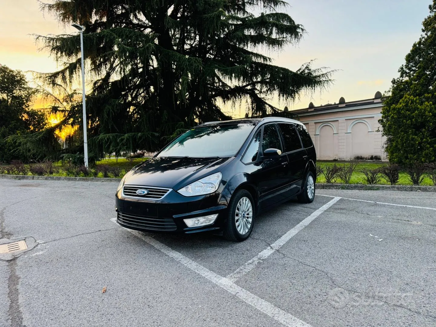 Ford Galaxy 2011 photo 2
