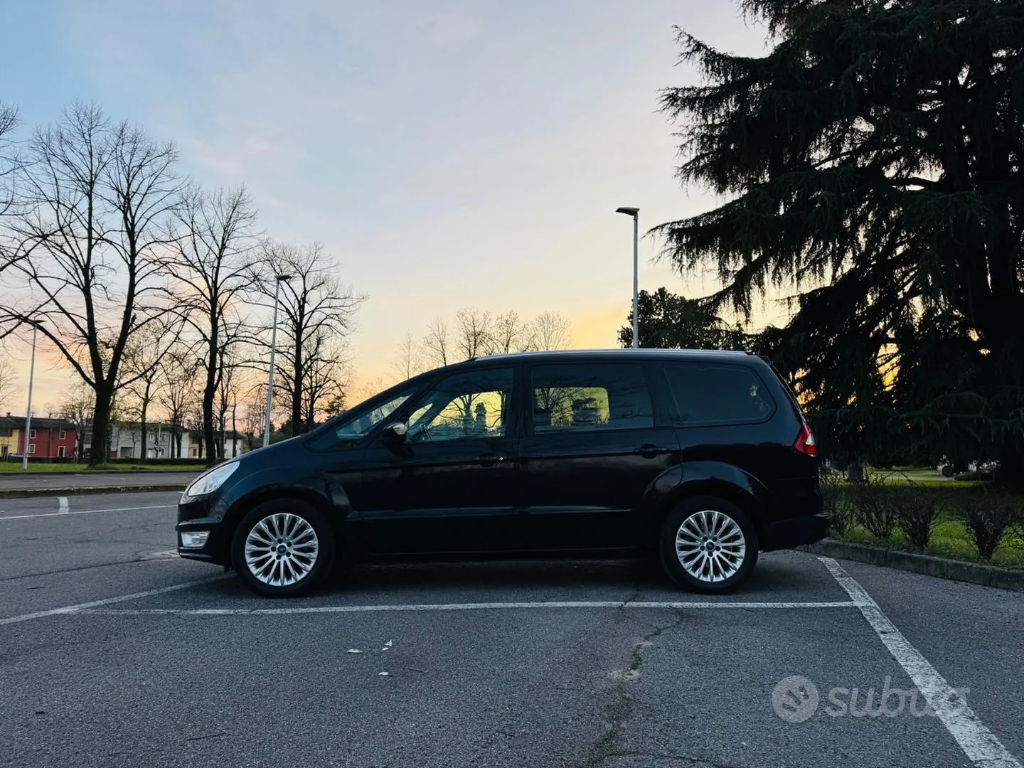 Ford Galaxy 2011 photo 3