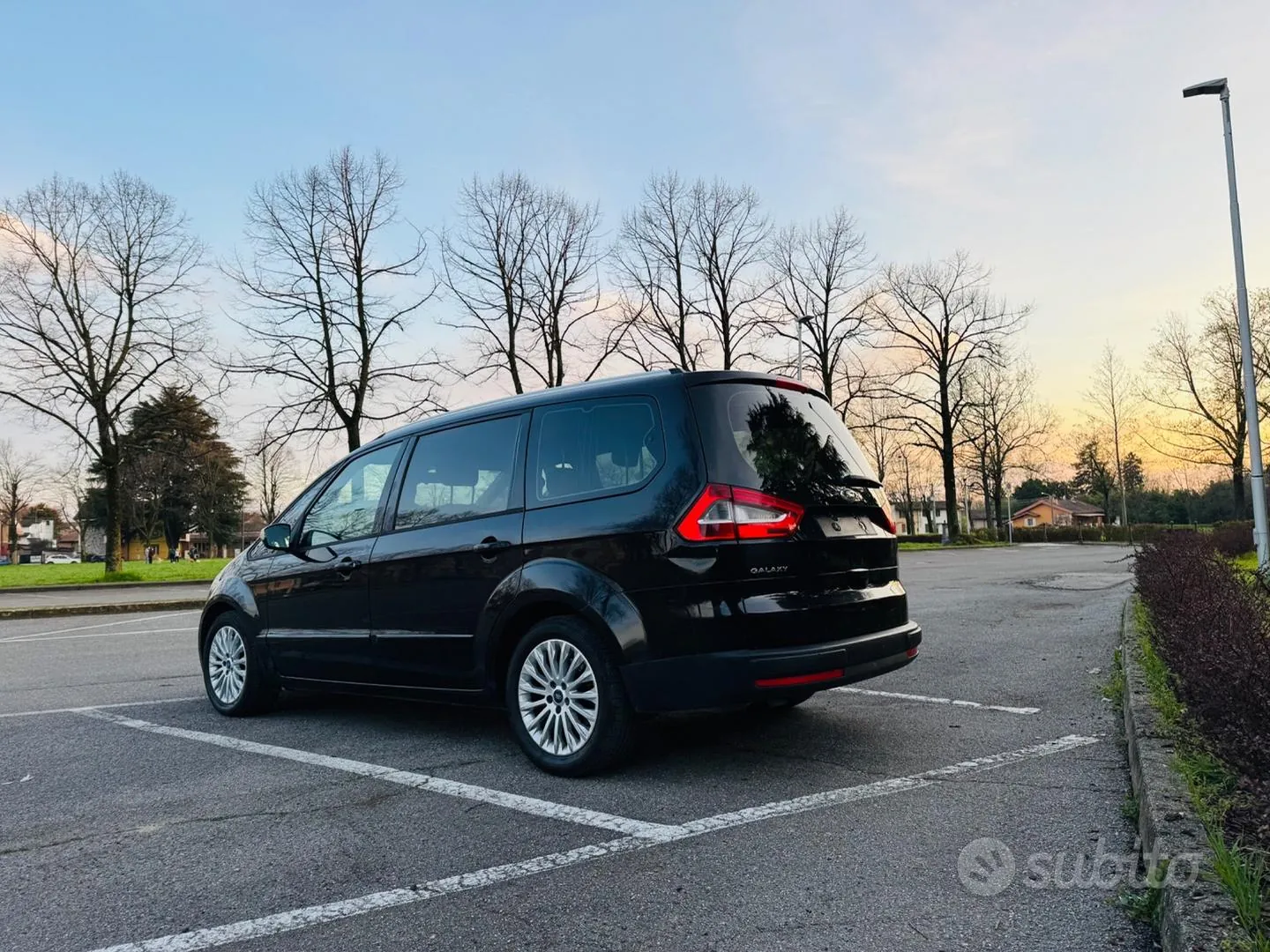 Ford Galaxy 2011 photo 4