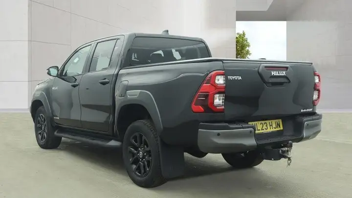 Toyota Hilux 2023 photo 3