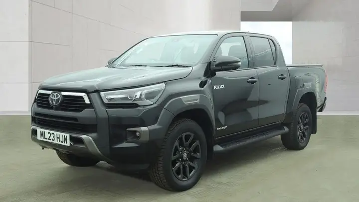 Toyota Hilux 2023 photo 2