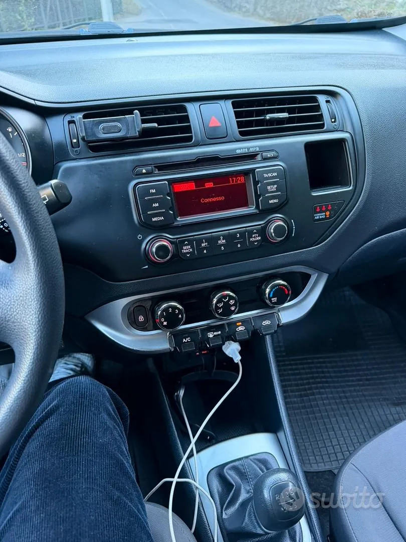 Kia Rio 2012 photo 3