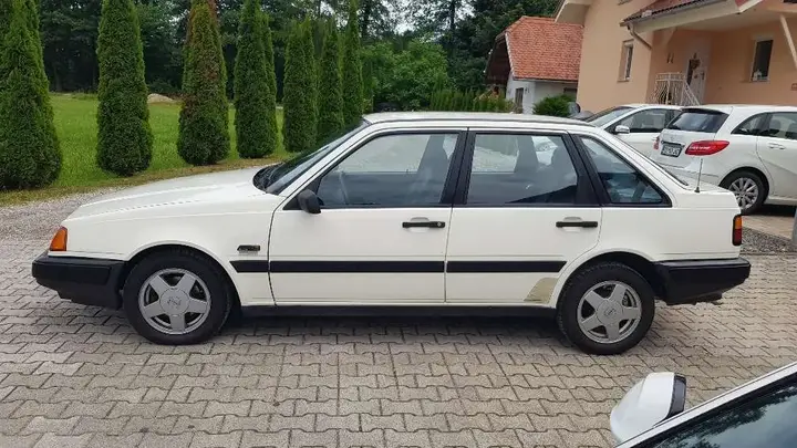 Volvo Serie 400 1989 photo 2