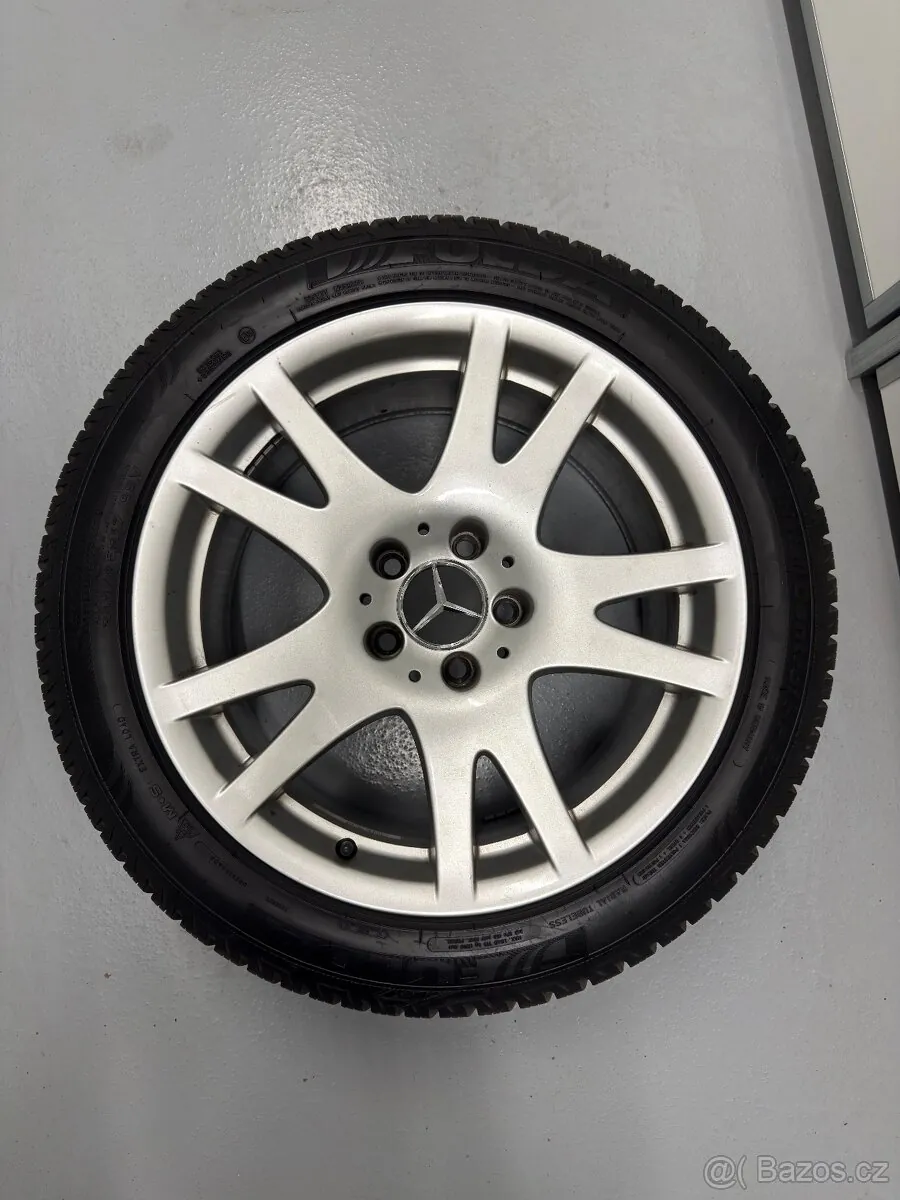 Mercedes-Benz A219 photo 2