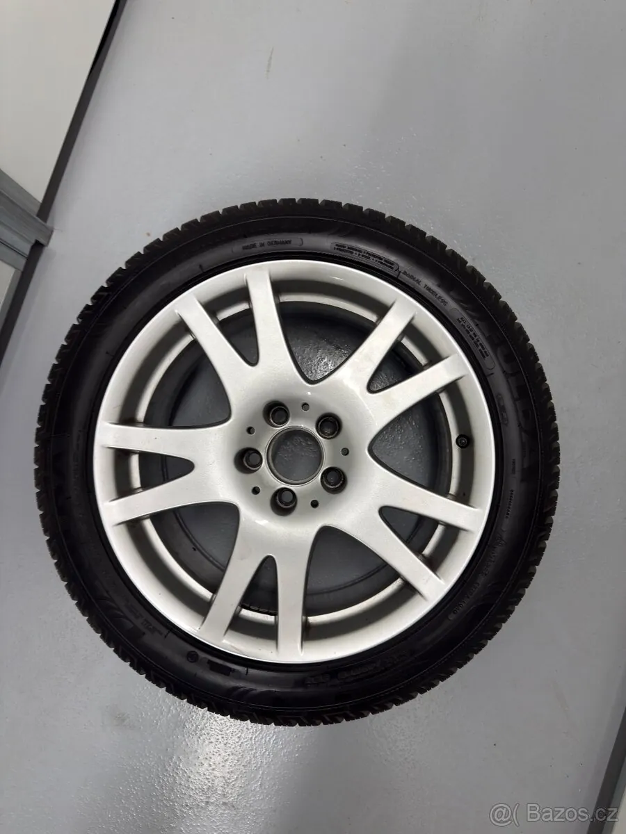Mercedes-Benz A219 photo 3