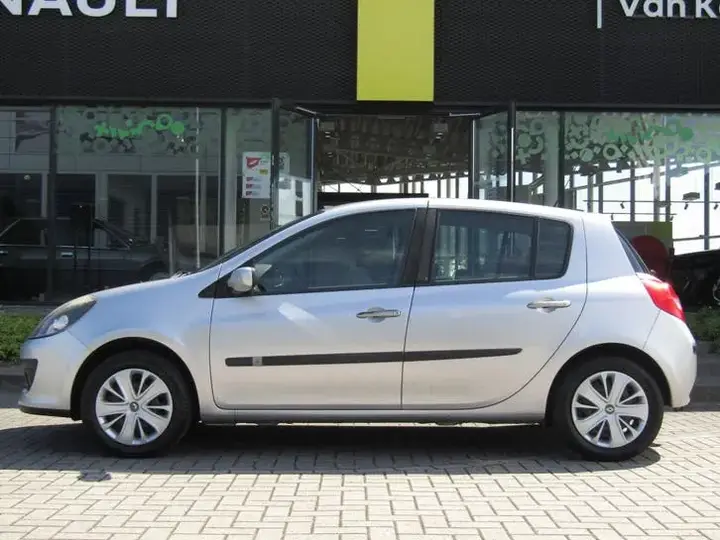 Renault Clio 2009 photo 3