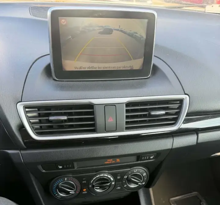 Mazda Mazda3 2015 photo 4