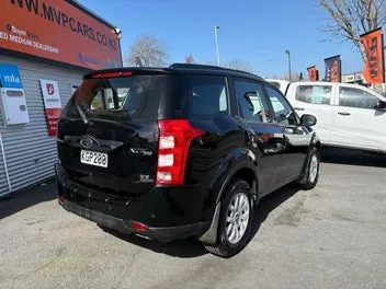 Mahindra Xuv500 2016 photo 5