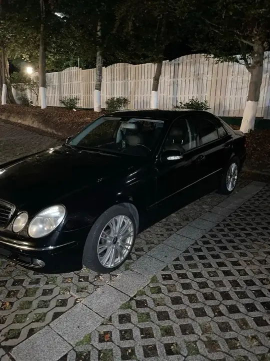 Mercedes-Benz E320