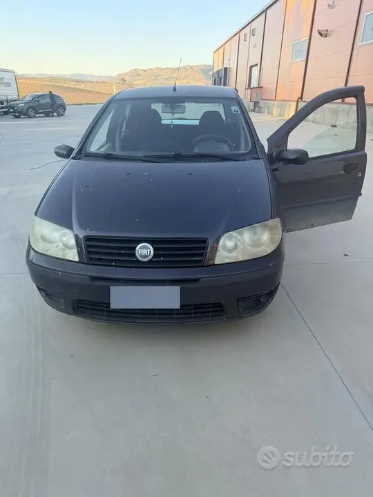 Fiat Punto 2004 photo 2