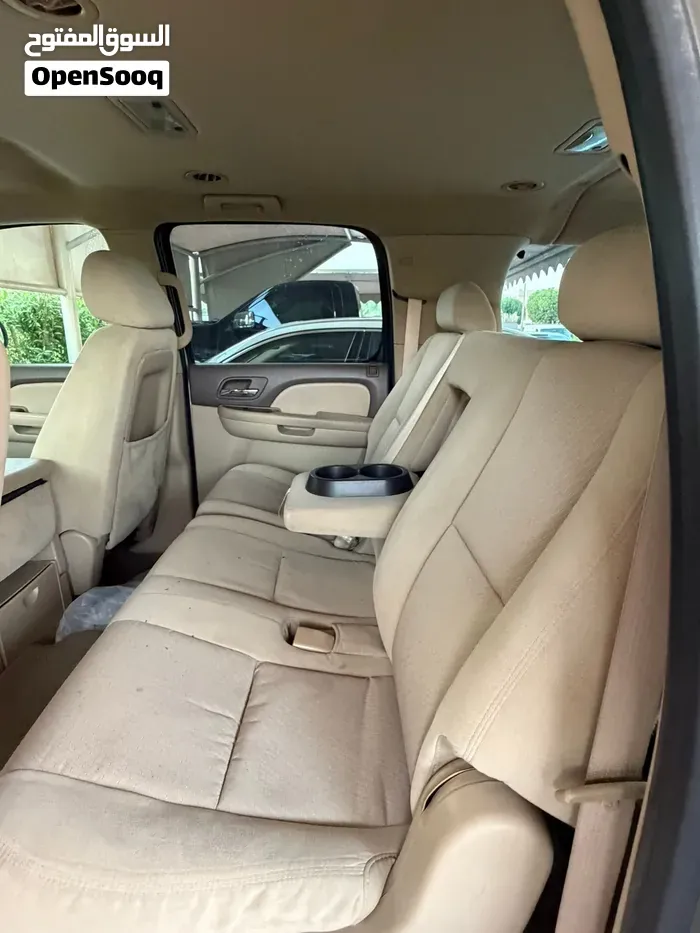 GMC Suburban 2009 photo 3