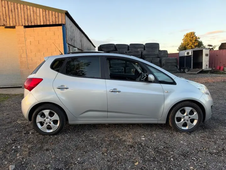 Kia Venga 2010 photo 4