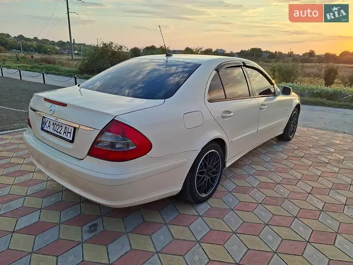 Mercedes-Benz E-Class 2008 photo 4