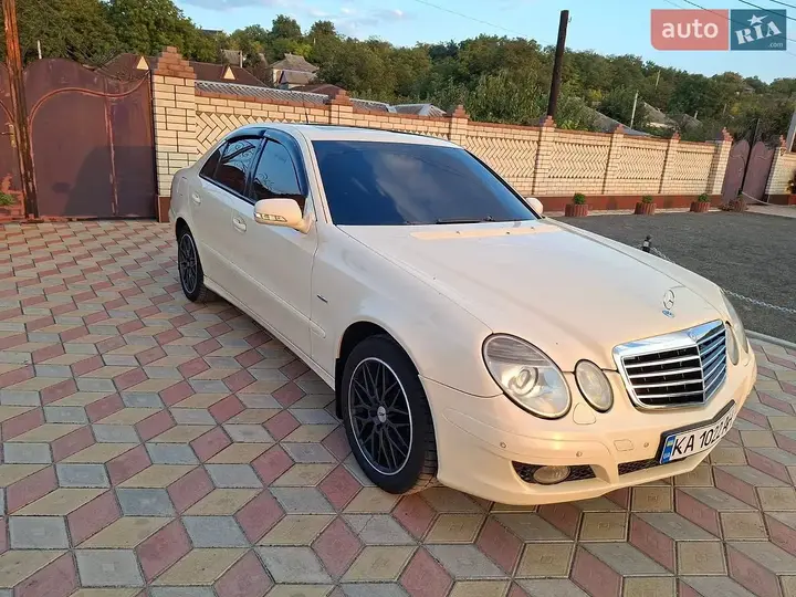 Mercedes-Benz E-Class 2008 photo 3
