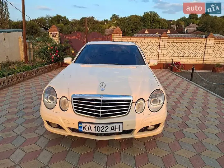 Mercedes-Benz E-Class 2008 photo 2