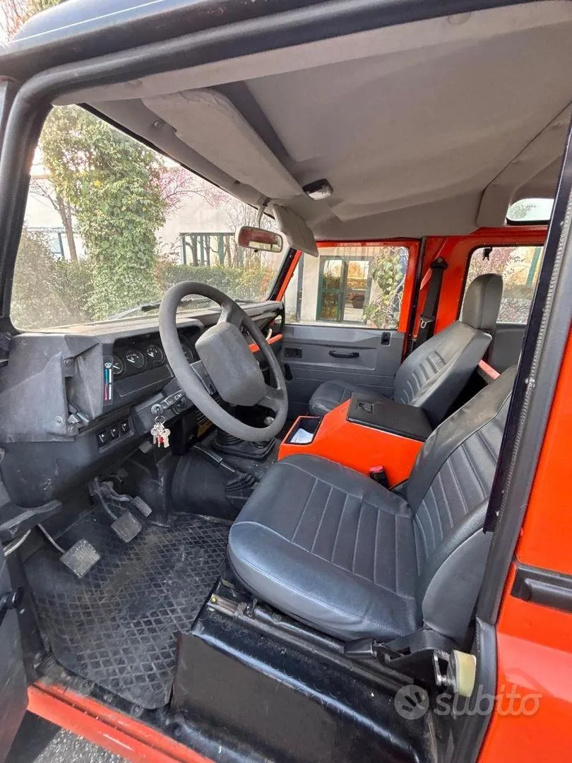 Land Rover Defender 2002 photo 5