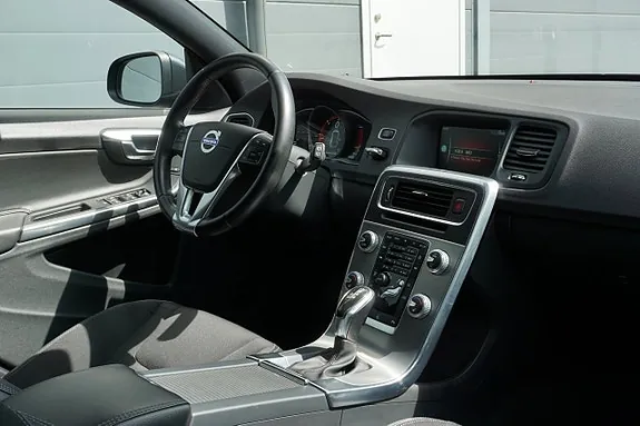Volvo V60 2016 photo 2