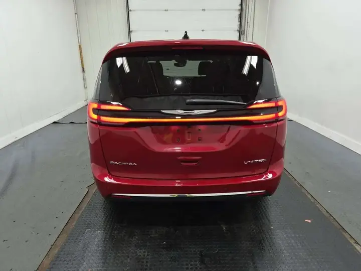 Chrysler Pacifica 2026 photo 3